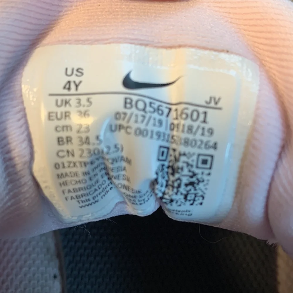 Nike Revolution Sneakers Girls